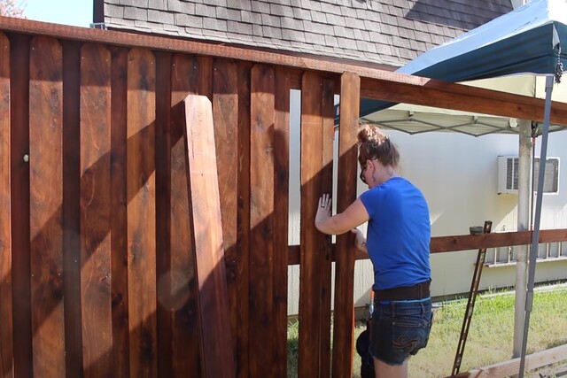 Glendale Fence worker installing a wood fence
